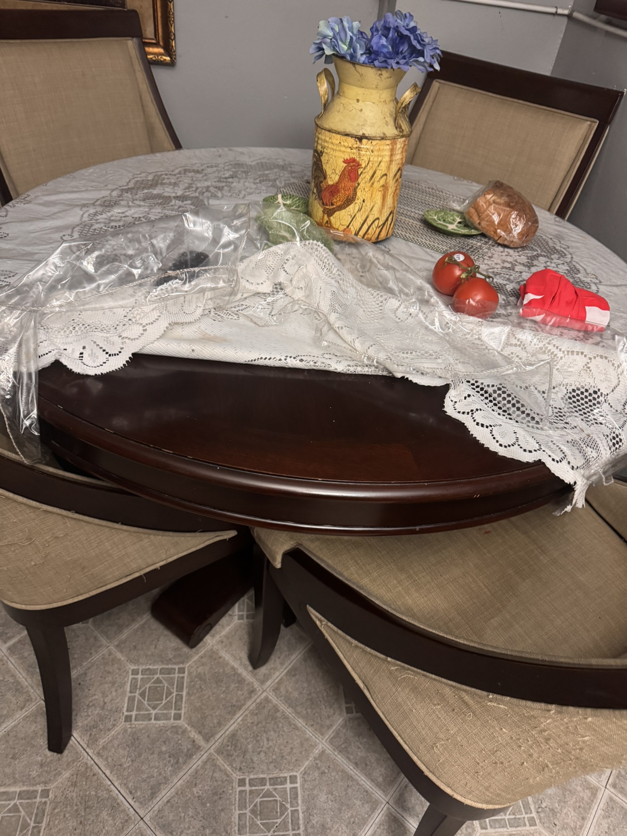 Round Table and 4 Chairs - photo 3