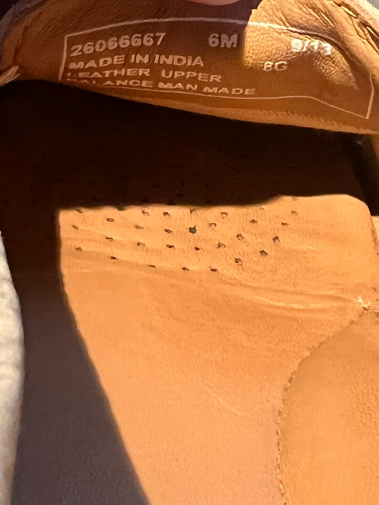 Clarks Women's White Leather Loafers image indicator(7)