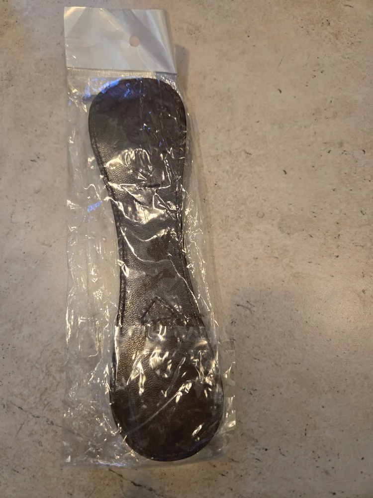 BNIB GIFTABLE Weighted "Leather" Bookmark image indicator(2)