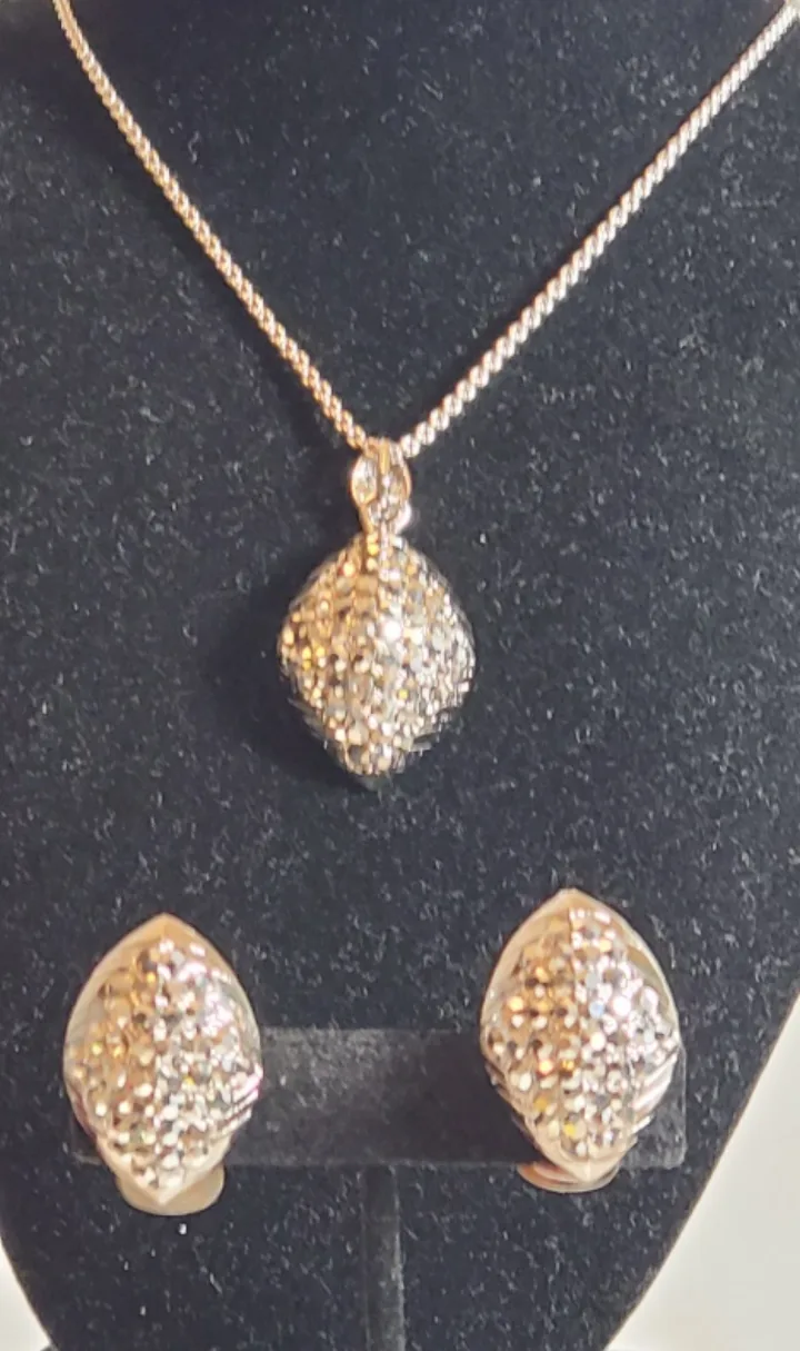 Silver Tone Rhinestone Necklace and Earrings Set image indicator(2)