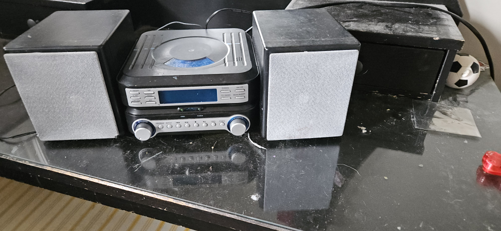 CD Player with Speakers