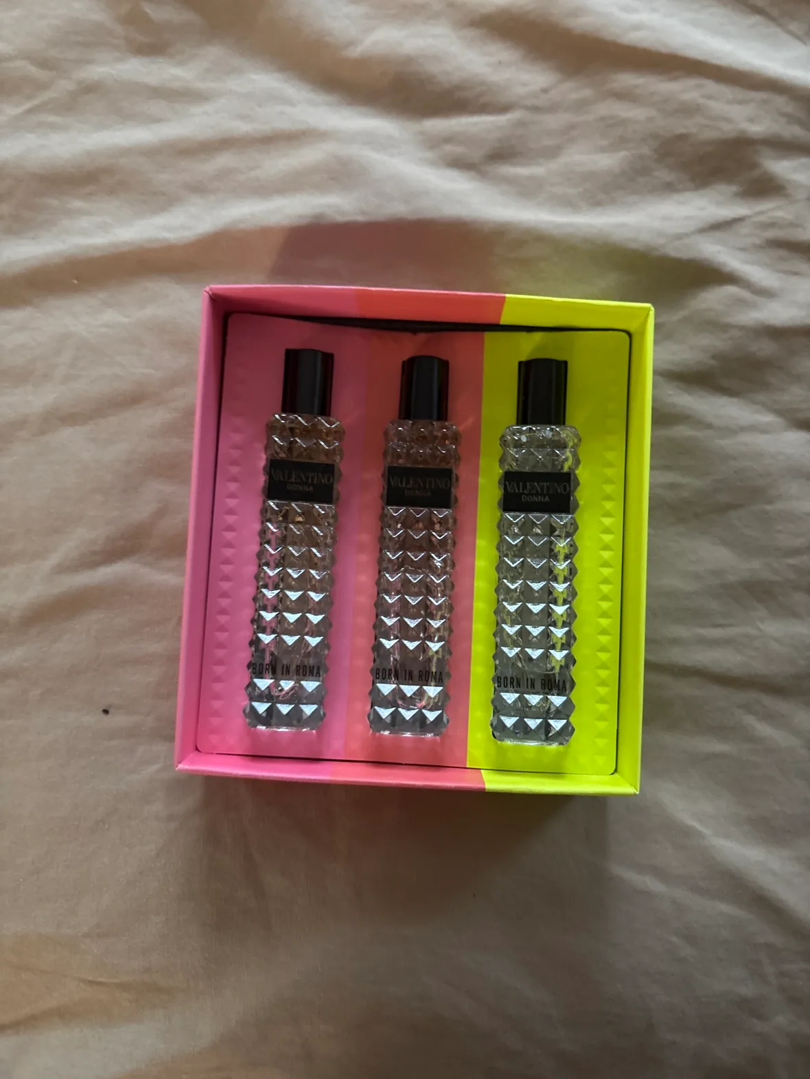 Valentino Born in Roma Perfume Set image indicator(2)