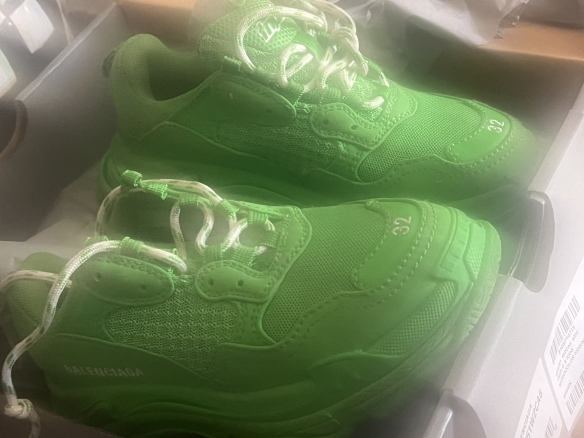 Authentic used green Balenciaga euro 32 ( size US  1
