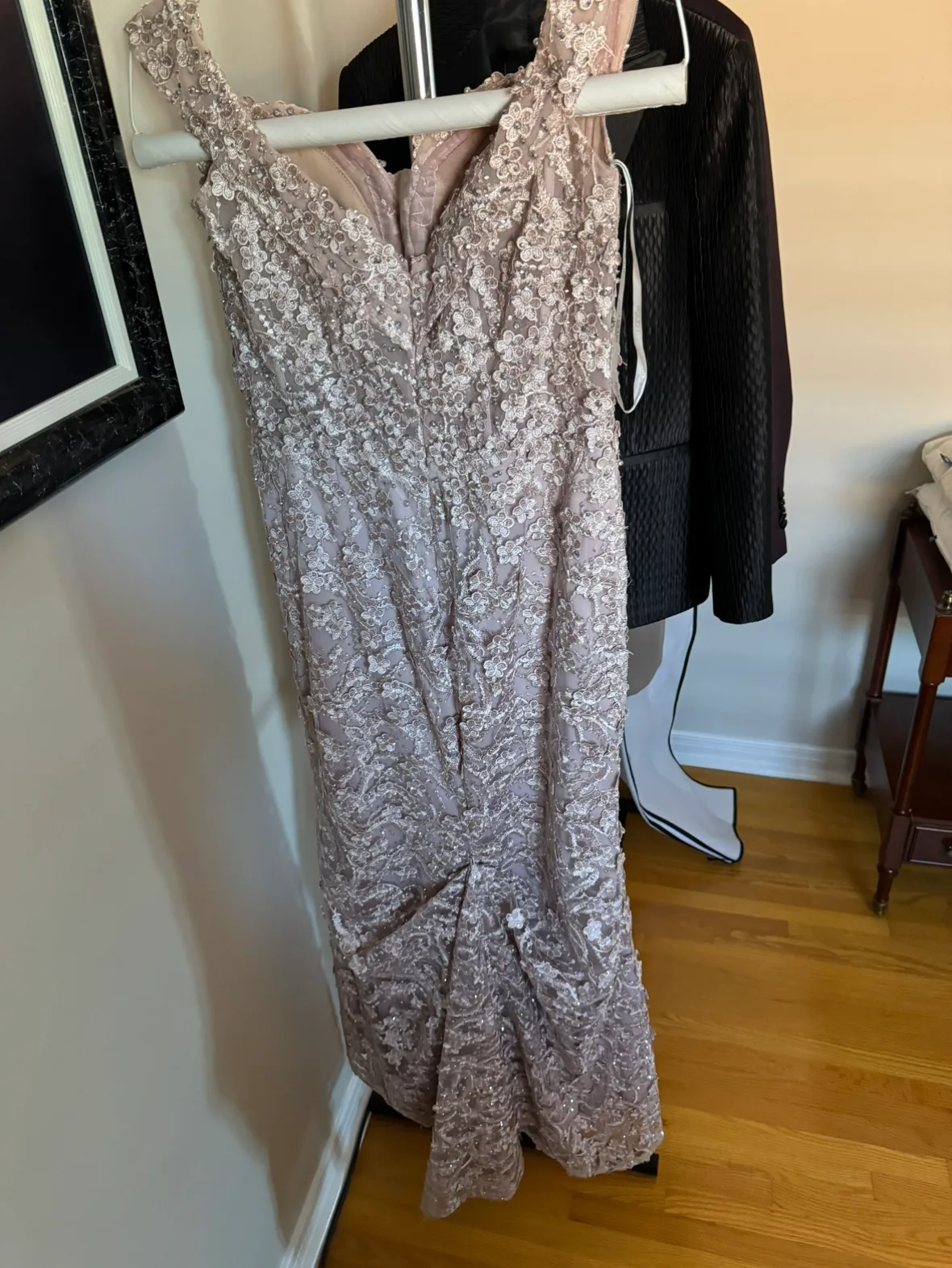 Evening gown image indicator(2)