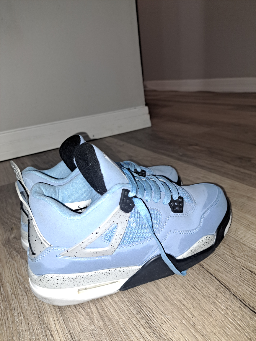 Air Jordan 4 Retro "Military Blue"