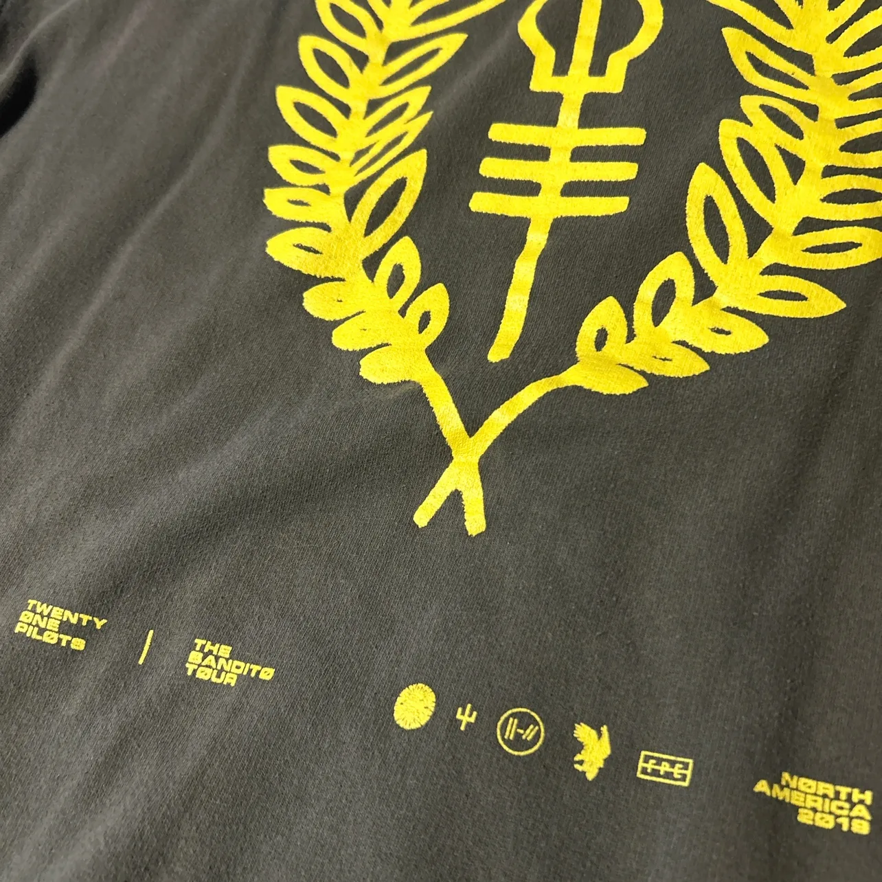 21 Pilots Band Tour Sweater 2019 image indicator(9)