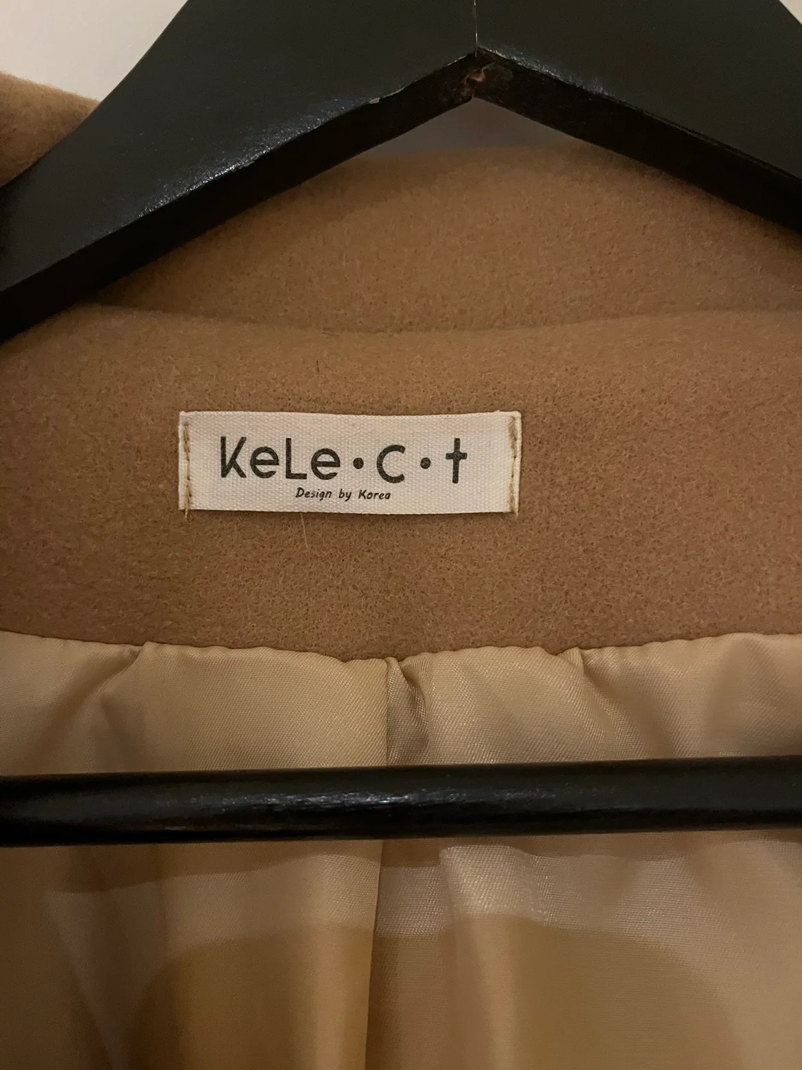 Unisex camel coat with belt L-XL image indicator(5)