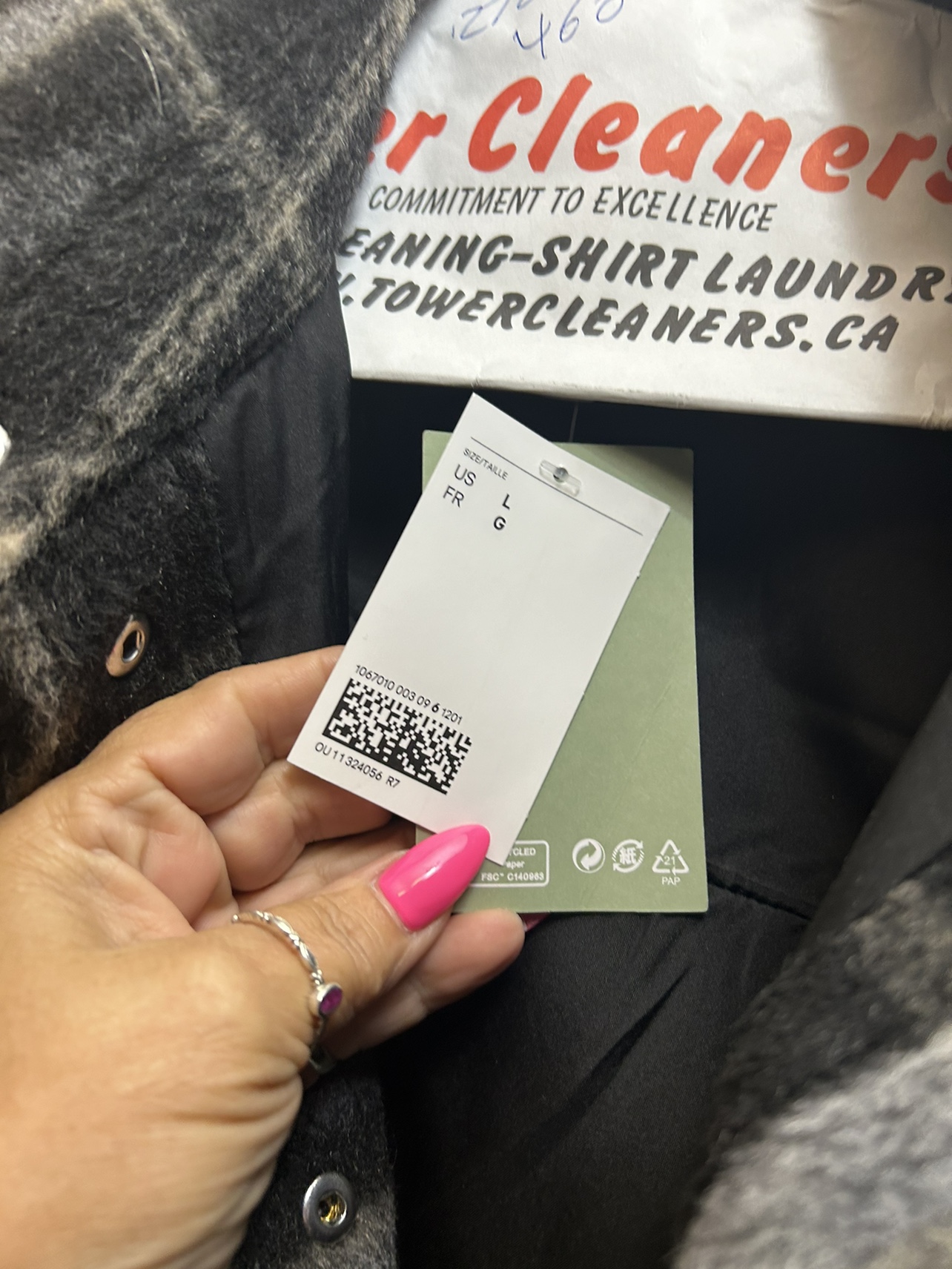 H&M Black and White Plaid Flannel Shacket - photo 2