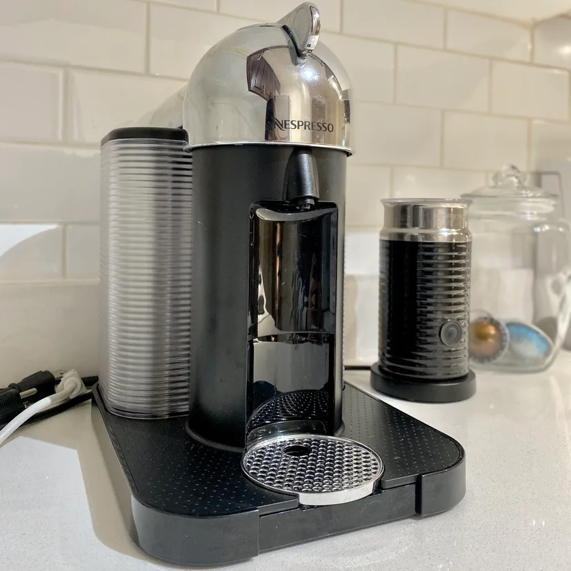Nespresso Vertuo Head w/ Aeroccino Milk Frother & Free Pods image indicator(2)