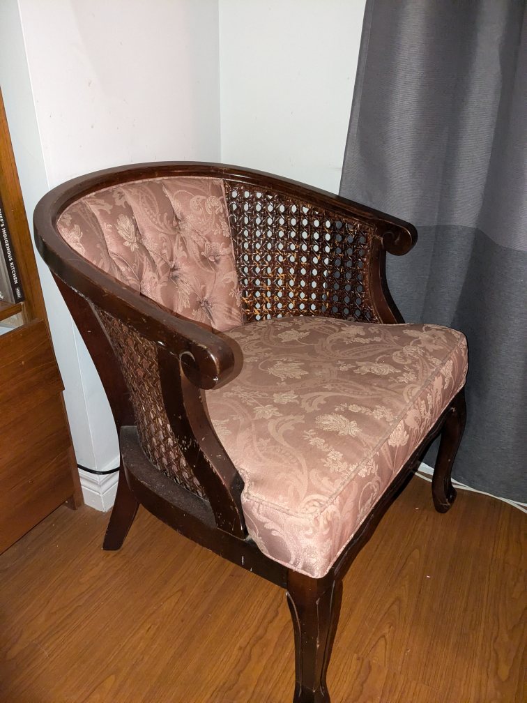 VINTAGE CHAIR - PICKUP BROADVIEW & DUNDAS