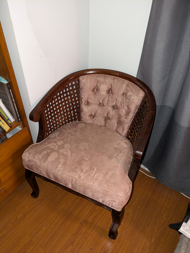 VINTAGE CHAIR - PICKUP BROADVIEW & DUNDAS - photo 4