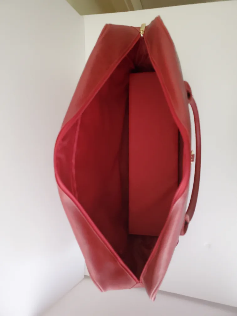 #Freecycle - Red Travel Duffle Bag image indicator(2)