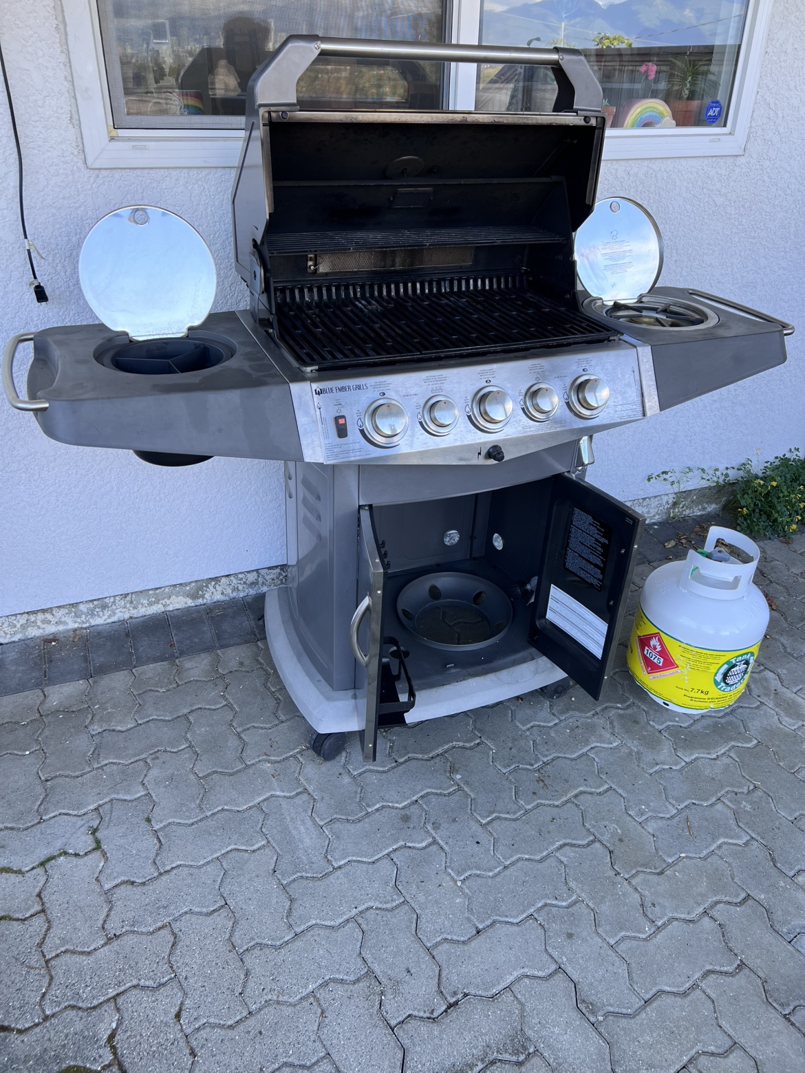 Ember Grills Propane BBQ - photo 4