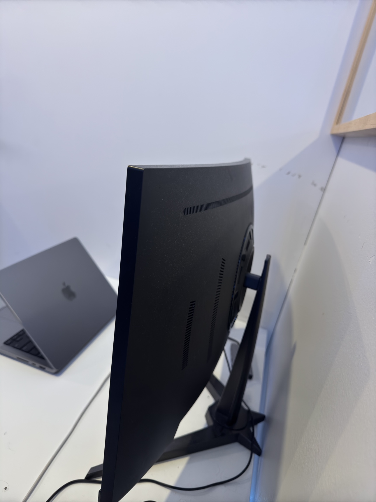 HAAJAN Curved gaming Monitor 27” 144Hz - photo 3