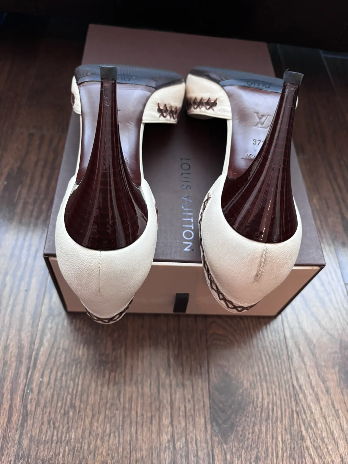 Louis Vuitton White Leather Heels image indicator(7)