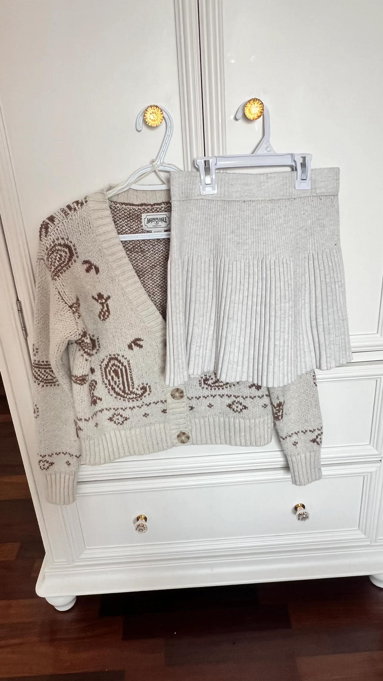 American Eagle image indicator(7)