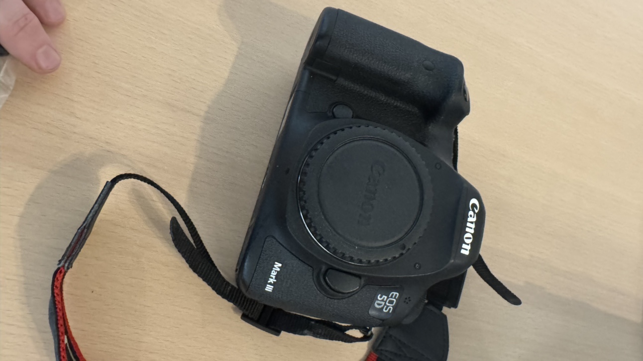 Canon EOS 5D Mark III DSLR Pre-Owned (Great Condition) - photo 3