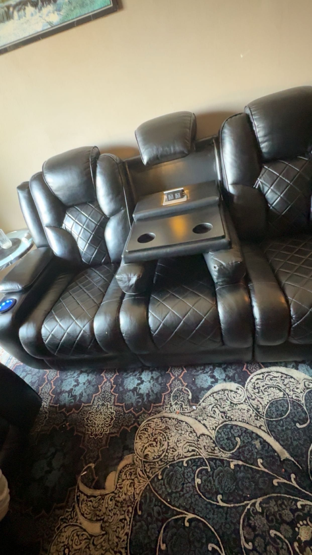 Black Leather Recliner Sofa it’s 5 seater