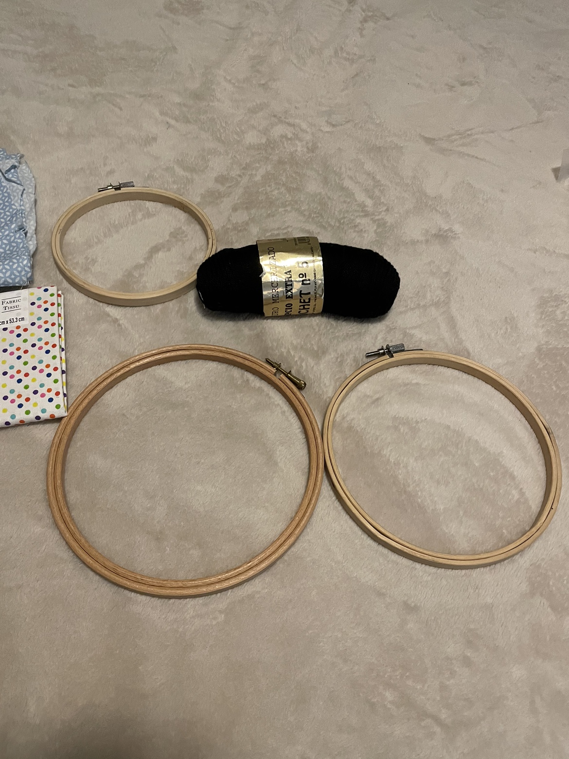 Embroidery Hoops, Fabric & Yarn - photo 4