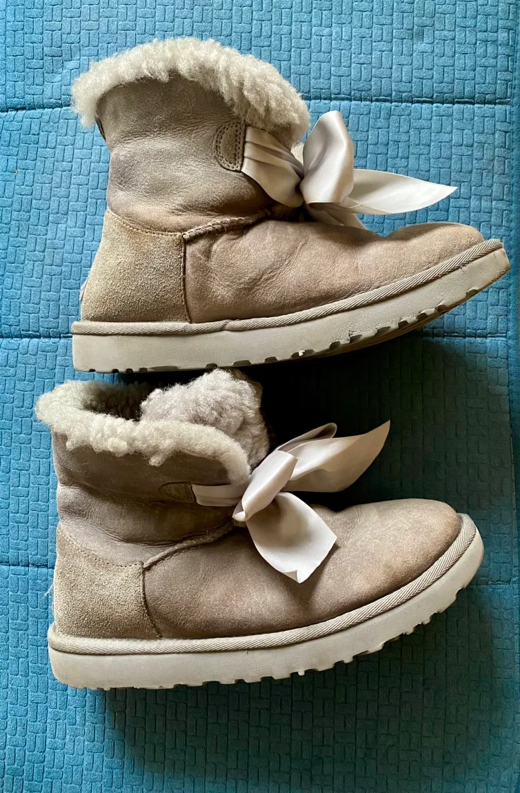 Uggs Gita Bow Boots image indicator(4)