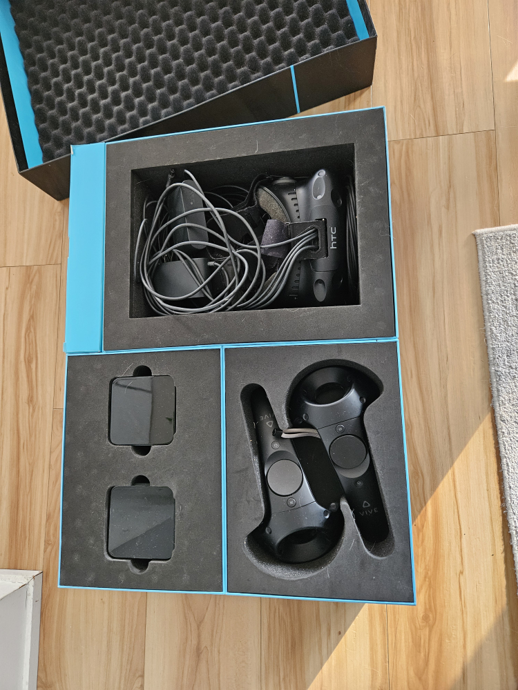 HTC Vive VR Headset - photo 2