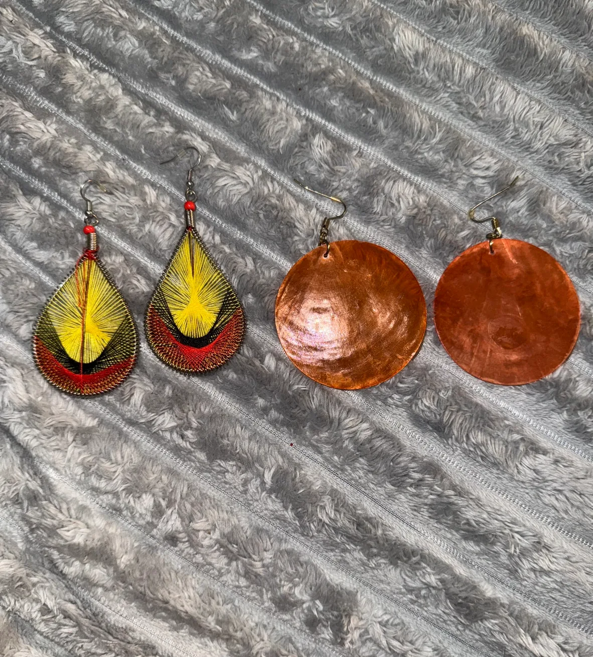 Bag of costume jewellery & accessories. image indicator(2)