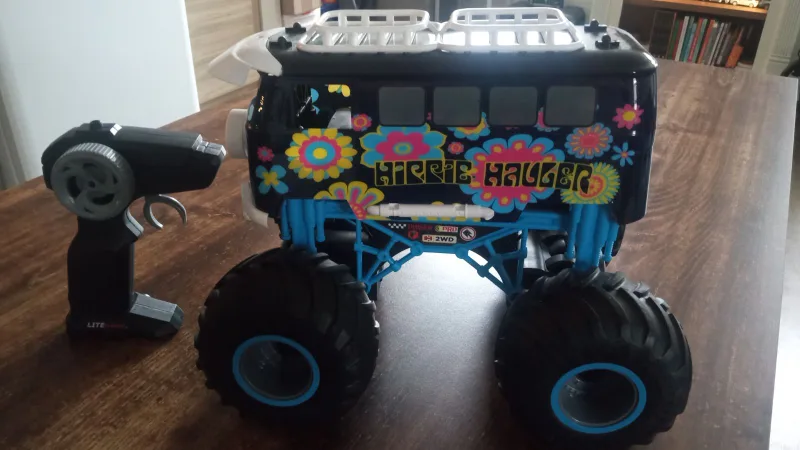 Hippie Hauler RC Bus with new batteries #FREECYCLE thumbnail