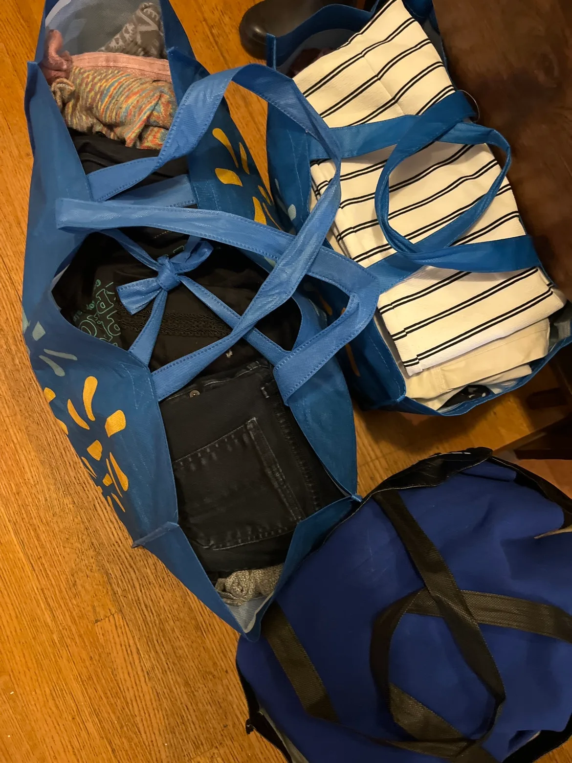 Free Clothes! Xs - M thumbnail