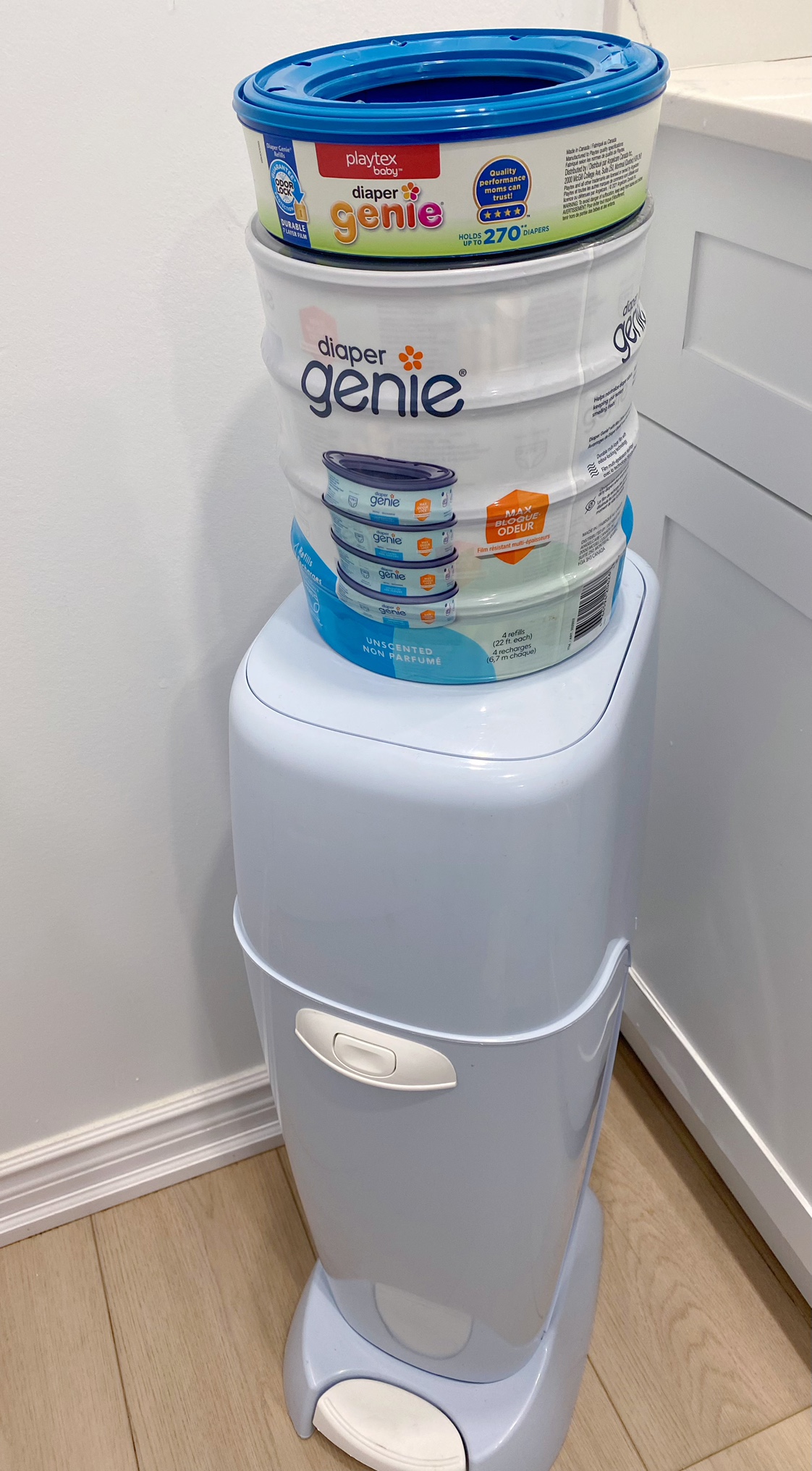 Diaper genie + 5 refills (New)