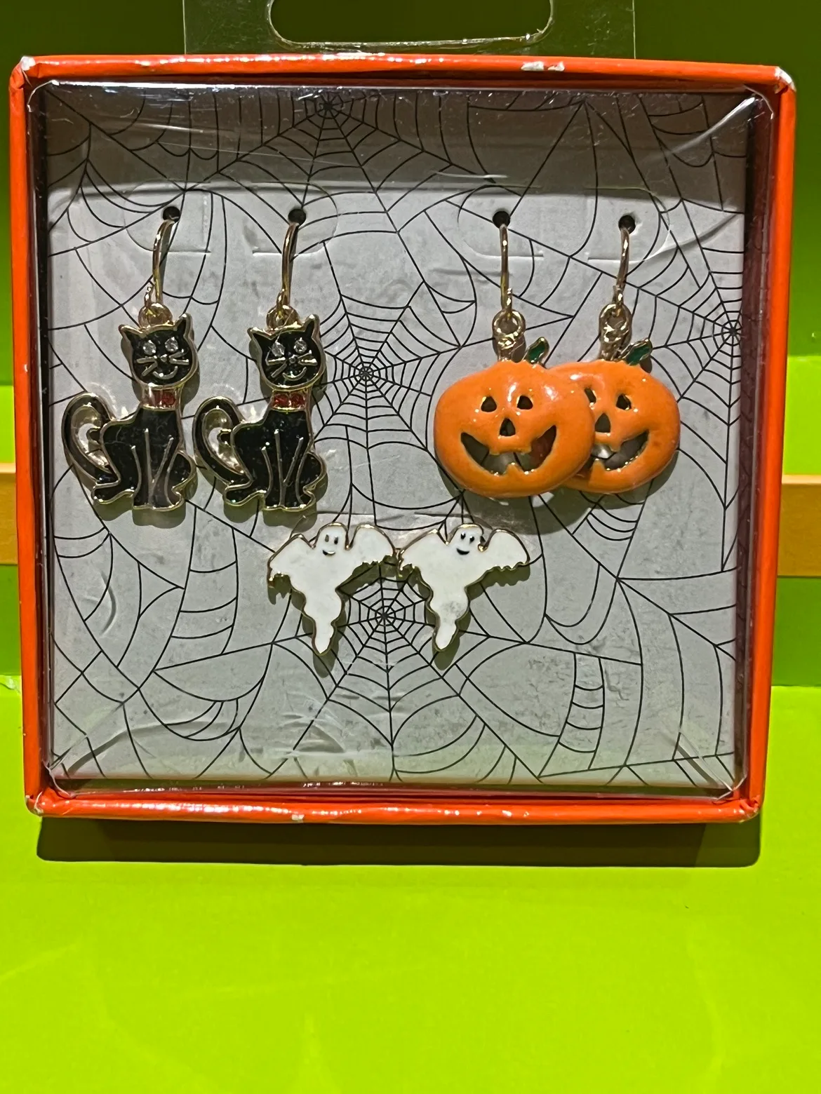 Set of 3 Halloween theme earrings image indicator(2)