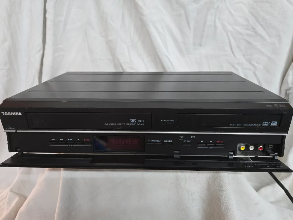 Toshiba DVD/VHS Combo Player thumbnail