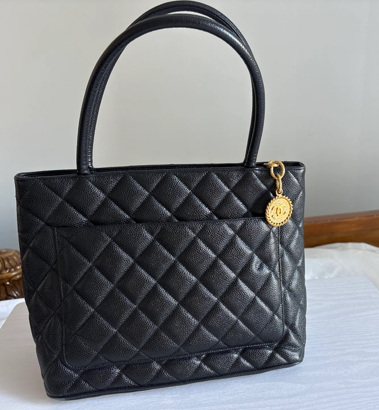 100% authentic Chanel caviar medallion Tote image indicator(3)