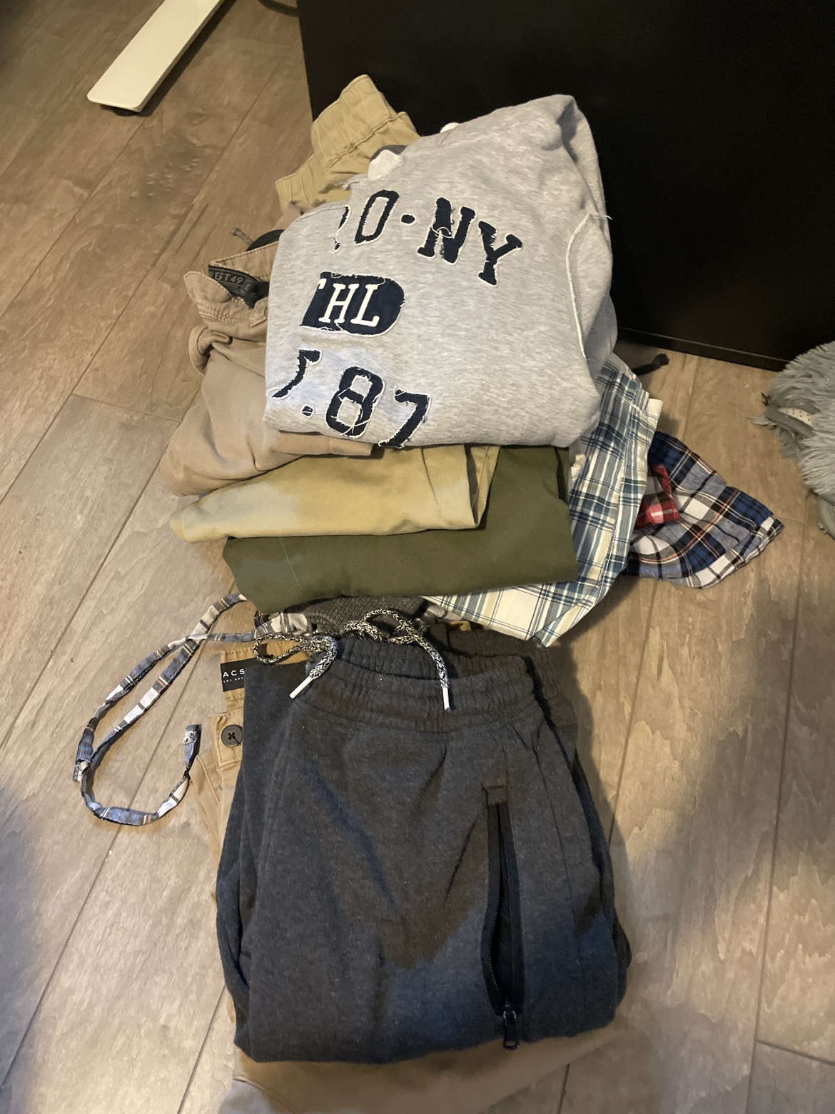 Men's Closet Clean out FIRST COME FIRST SERVE - photo 3