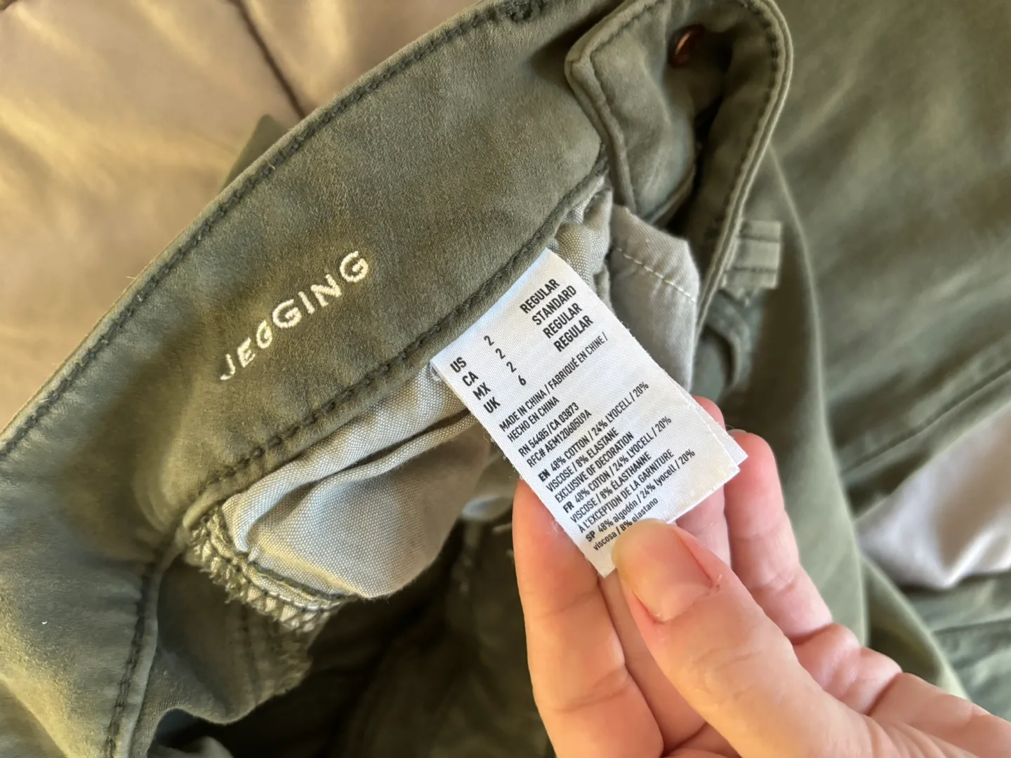 4 Stretch pants, Pull & bear, American Eagle x2, Joe Fresh image indicator(3)