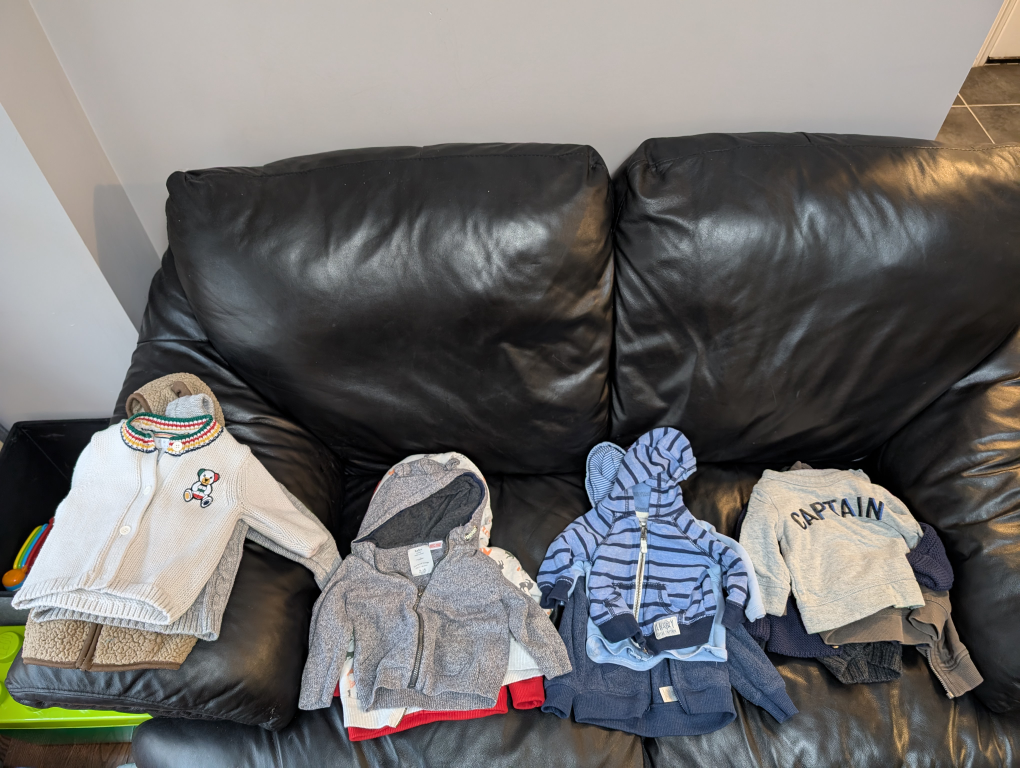 Bundle of baby boy sweaters 6-12M