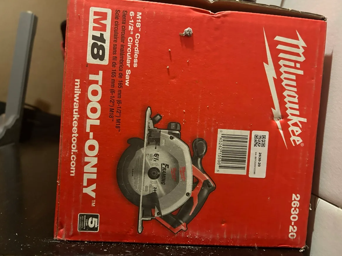 Milwaukee M18 Cordless Circular Saw thumbnail