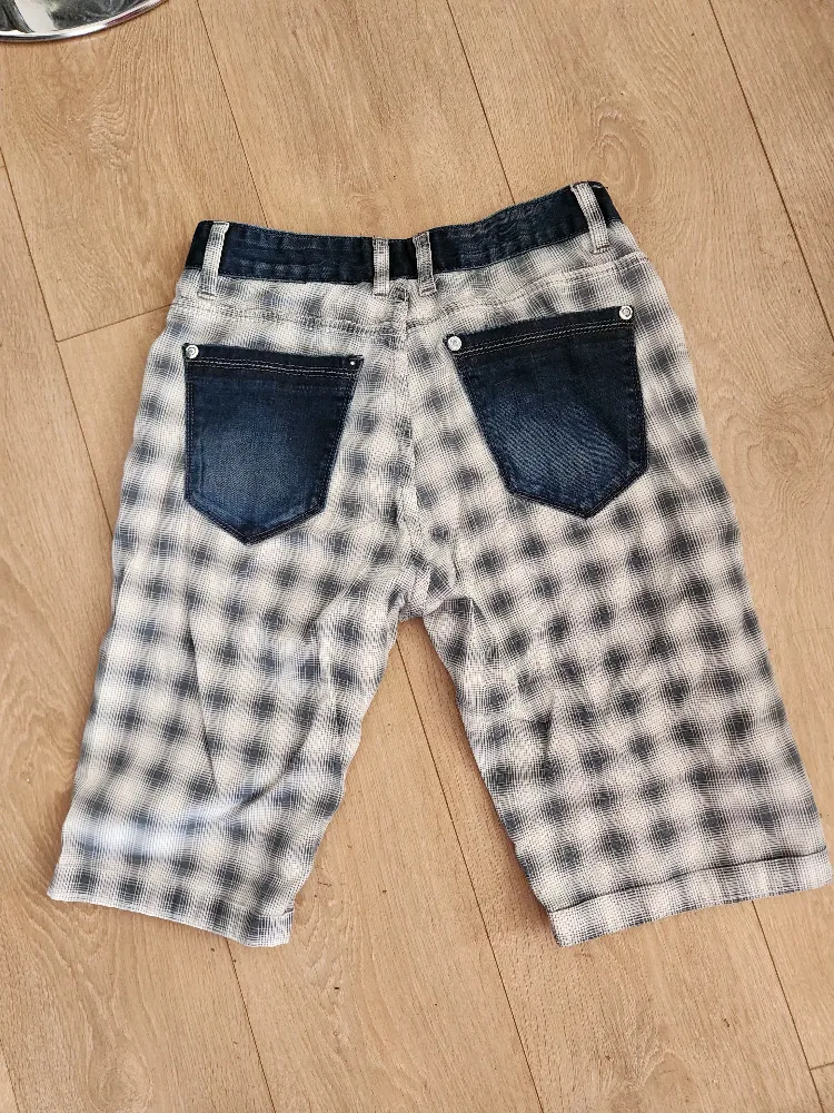 N.P. Plaid Shorts Size Small image indicator(2)