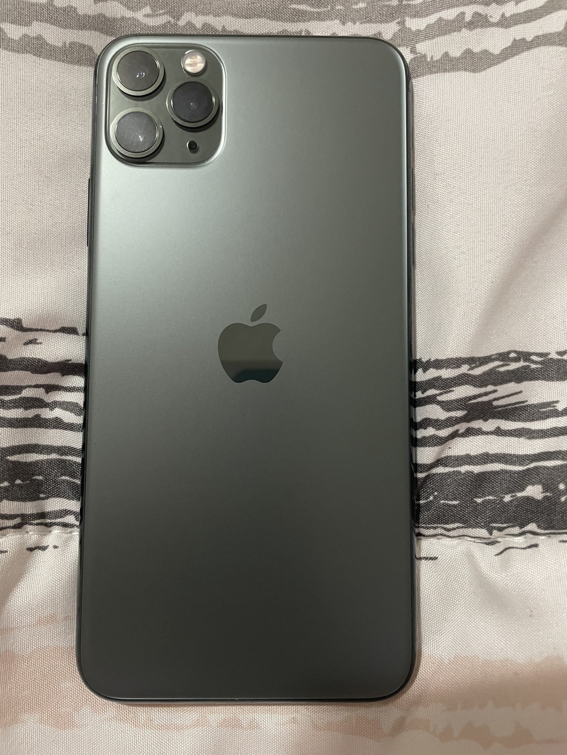 iPhone 11 Pro Max - photo 3