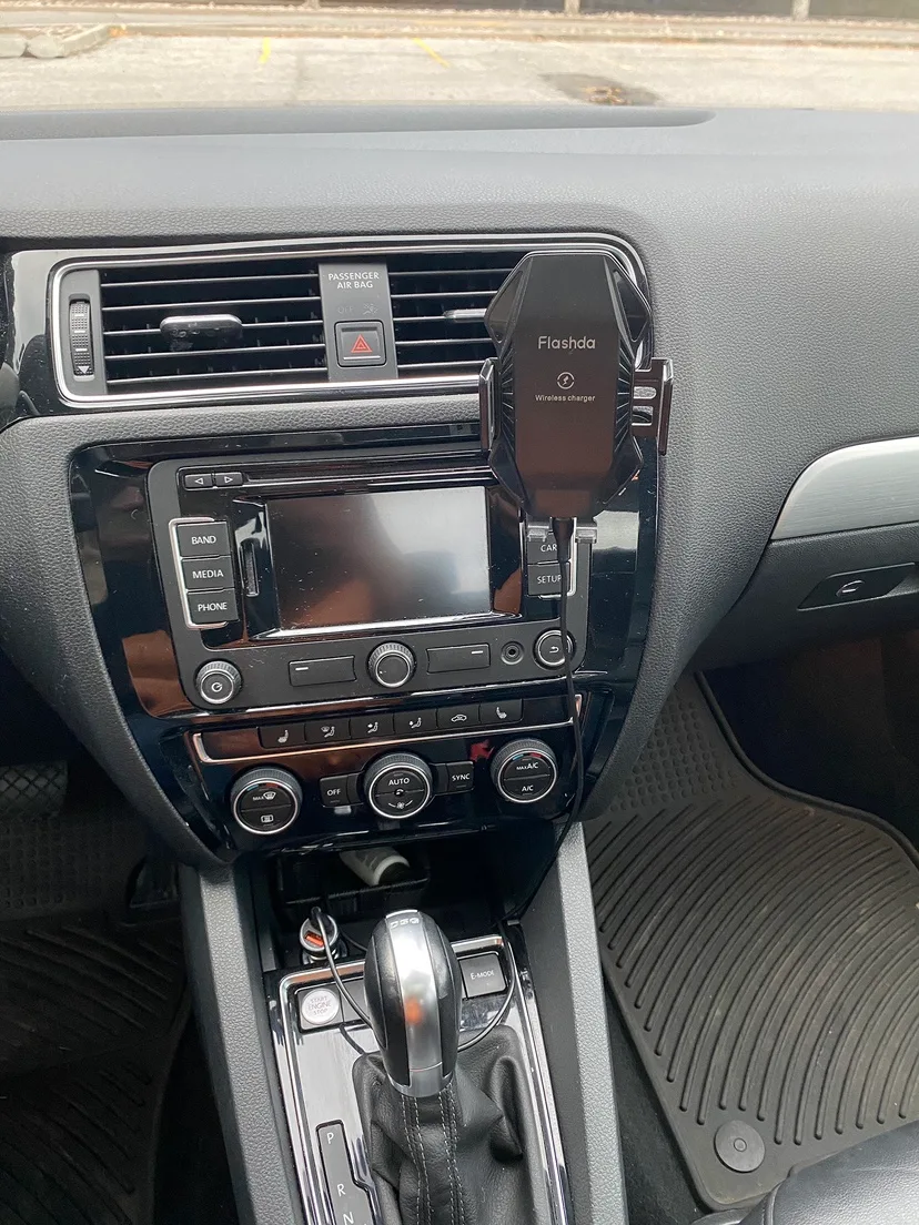 2016 Volkswagen Jetta Hybird $15,500 image indicator(10)