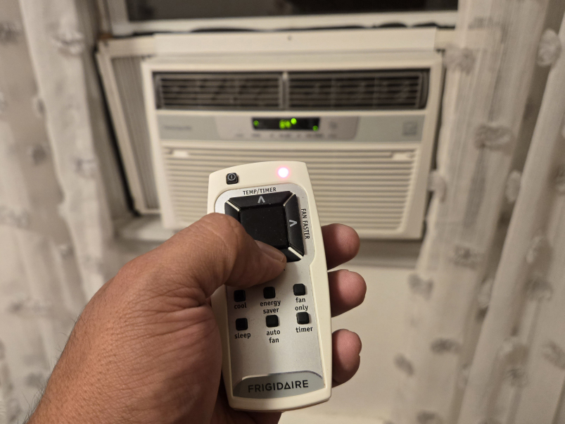 Frigidaire Window Air Conditioner - photo 3