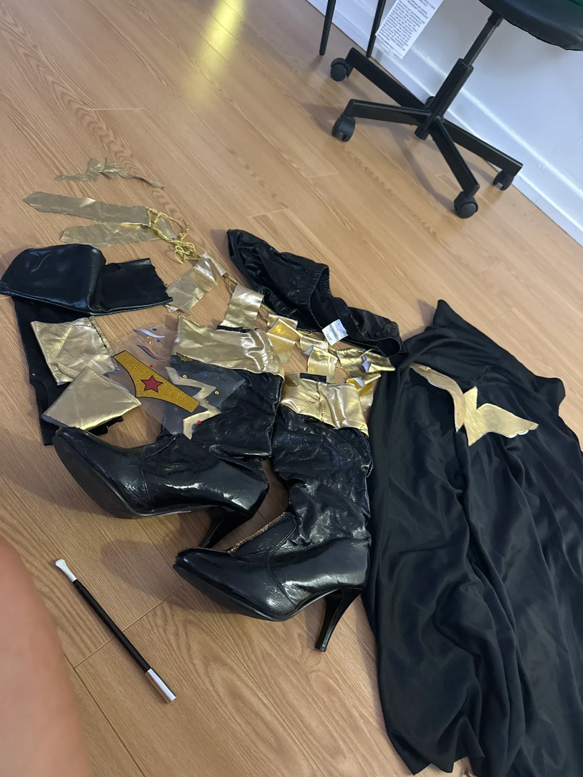 Wonder Woman Costume (gladiator) image indicator(2)