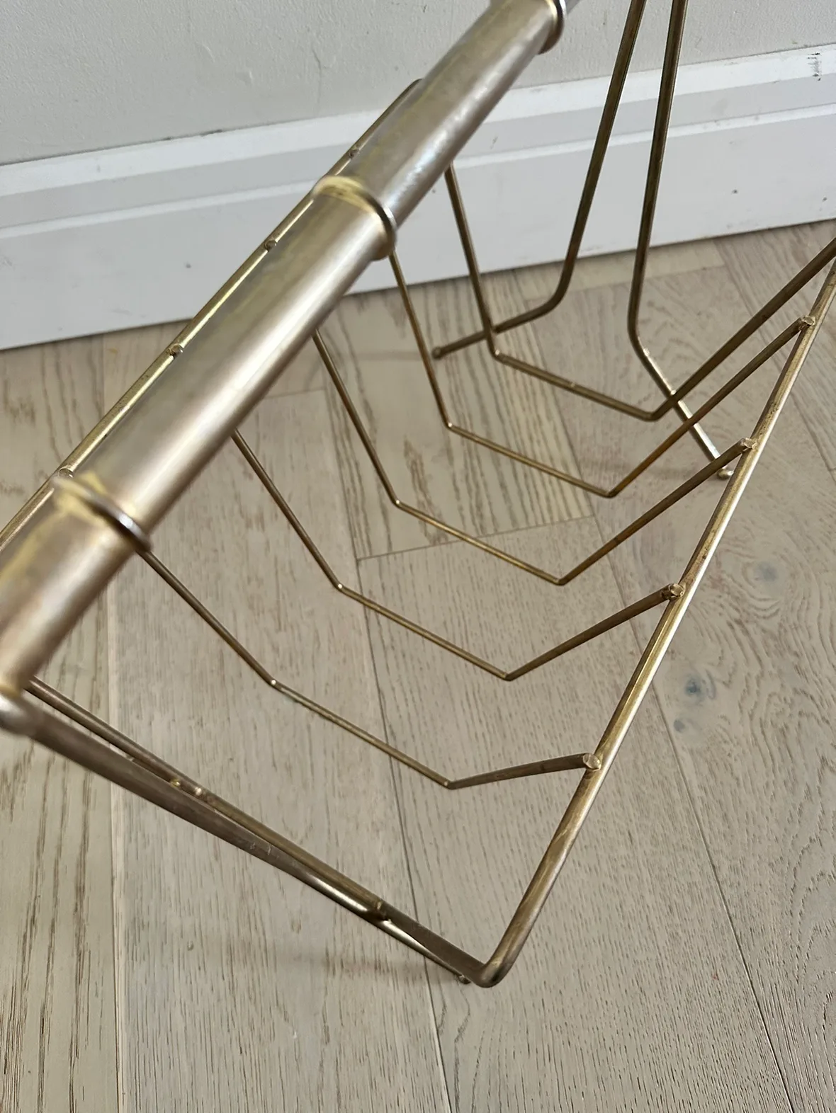 Mid-Century Magazine Rack image indicator(4)