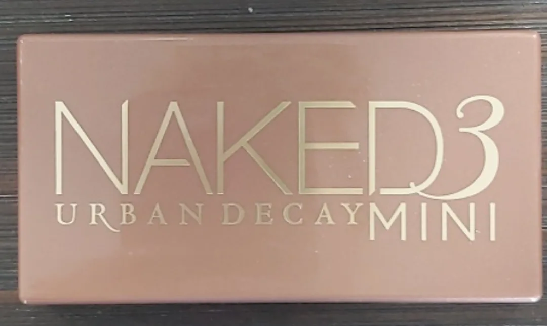 Urban Decay Eyeshadow Naked 3 mini image indicator(2)