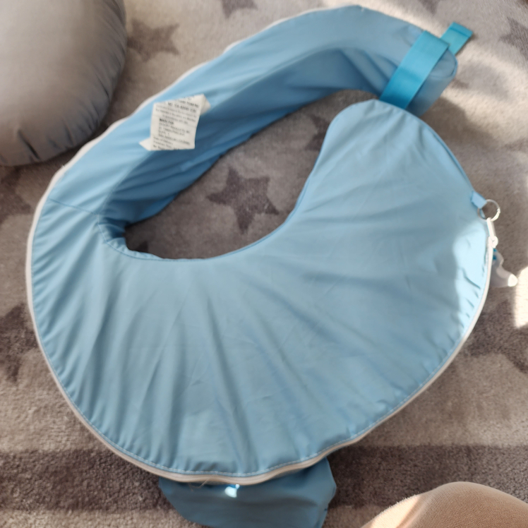 2 Nursing Pillows (My Brest Friend + IKEA) - photo 2