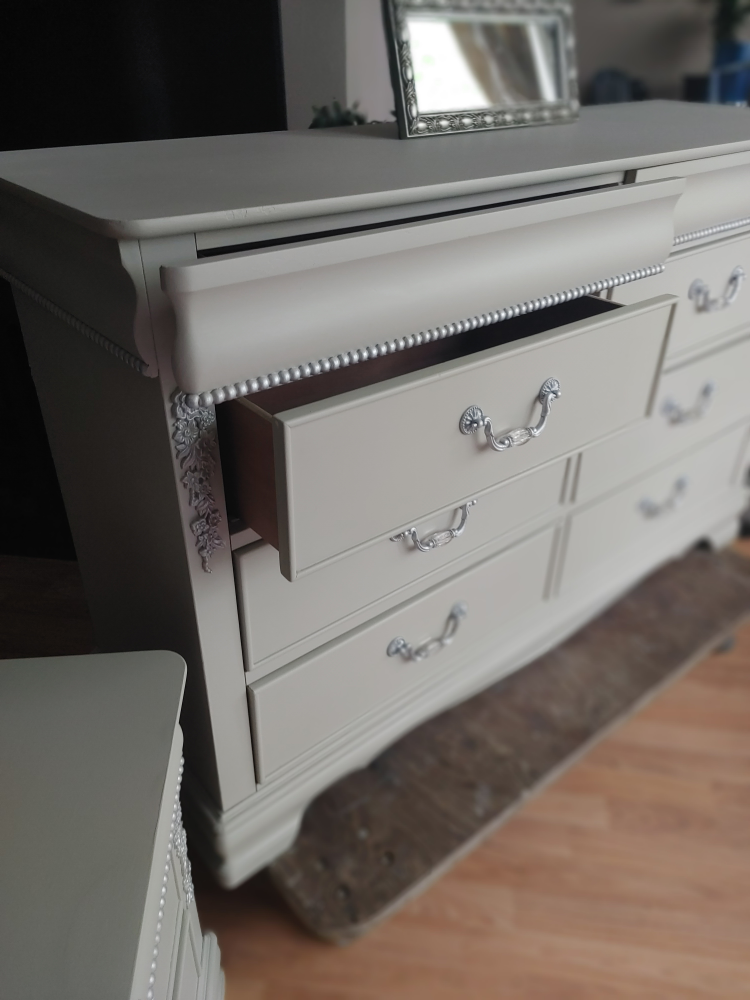 Gorgeous 6 Drawer Dresser and nightstand - photo 5