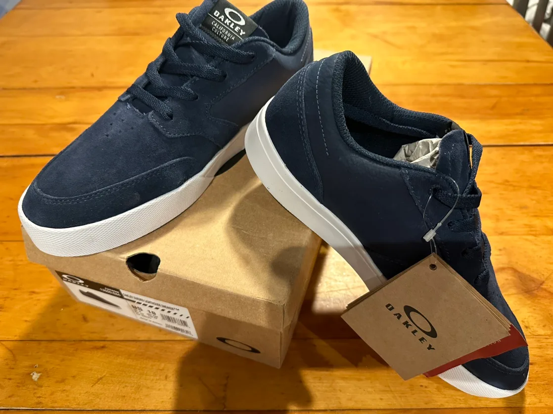 Size 10 Men’s Oakley Leather & Suede Sneaket thumbnail