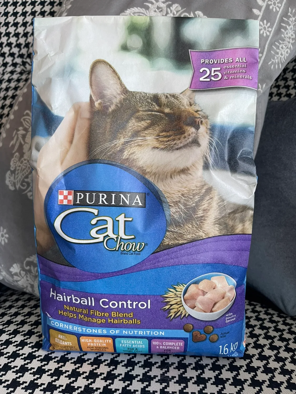Purina Cat Chow Hairball Control Cat Food thumbnail