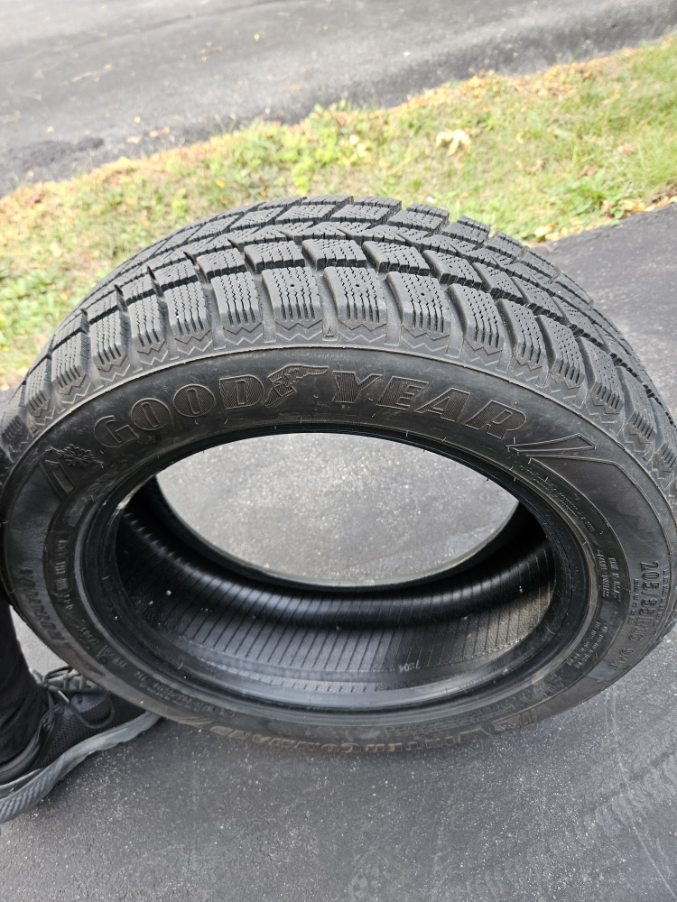 Goodyear Ultra Grip Ice WRT 205/55R16 Winter Tires - photo 4