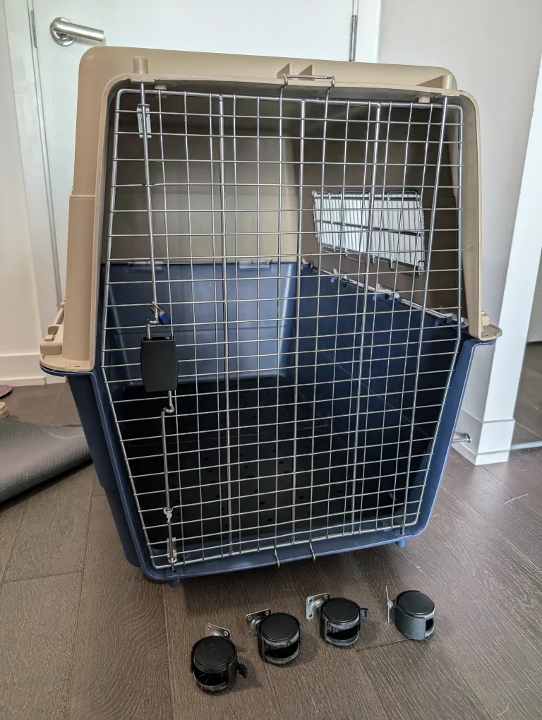 Pet carrier with wheels / crate / kennel