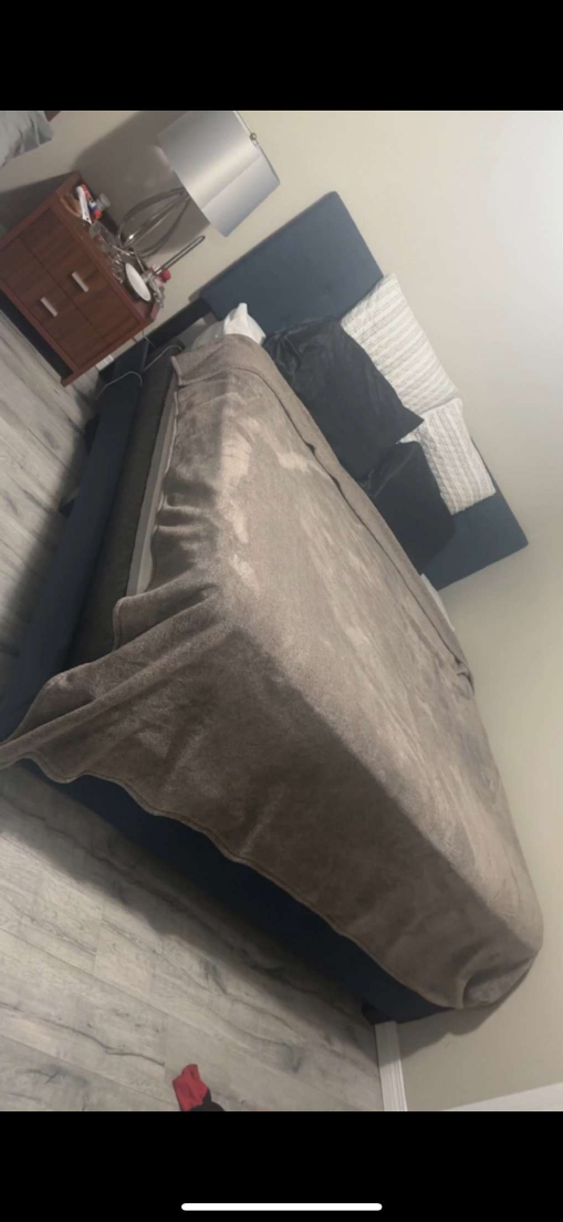 king bed with mattress